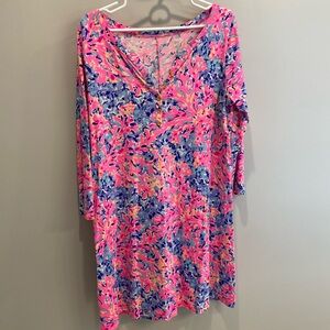 Large Lilly Pulitzer quarter length sleeve dress. Hits right above the knee.